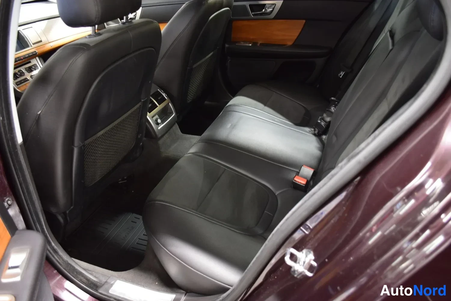 Punainen Jaguar XF 2014, ulkokuva 10 – Raisio