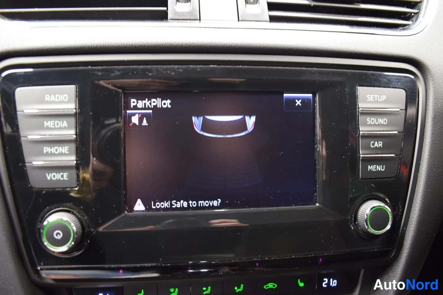 Punainen Skoda Octavia 2015, ulkokuva 19 – Raisio