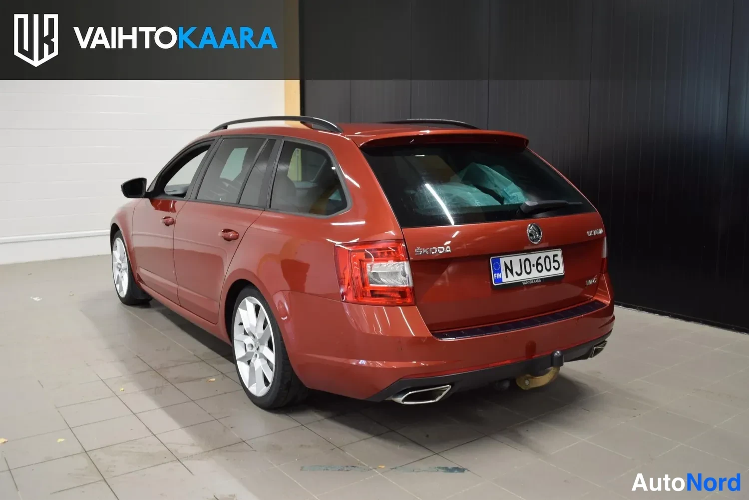 Punainen Skoda Octavia 2015, ulkokuva 3 – Raisio