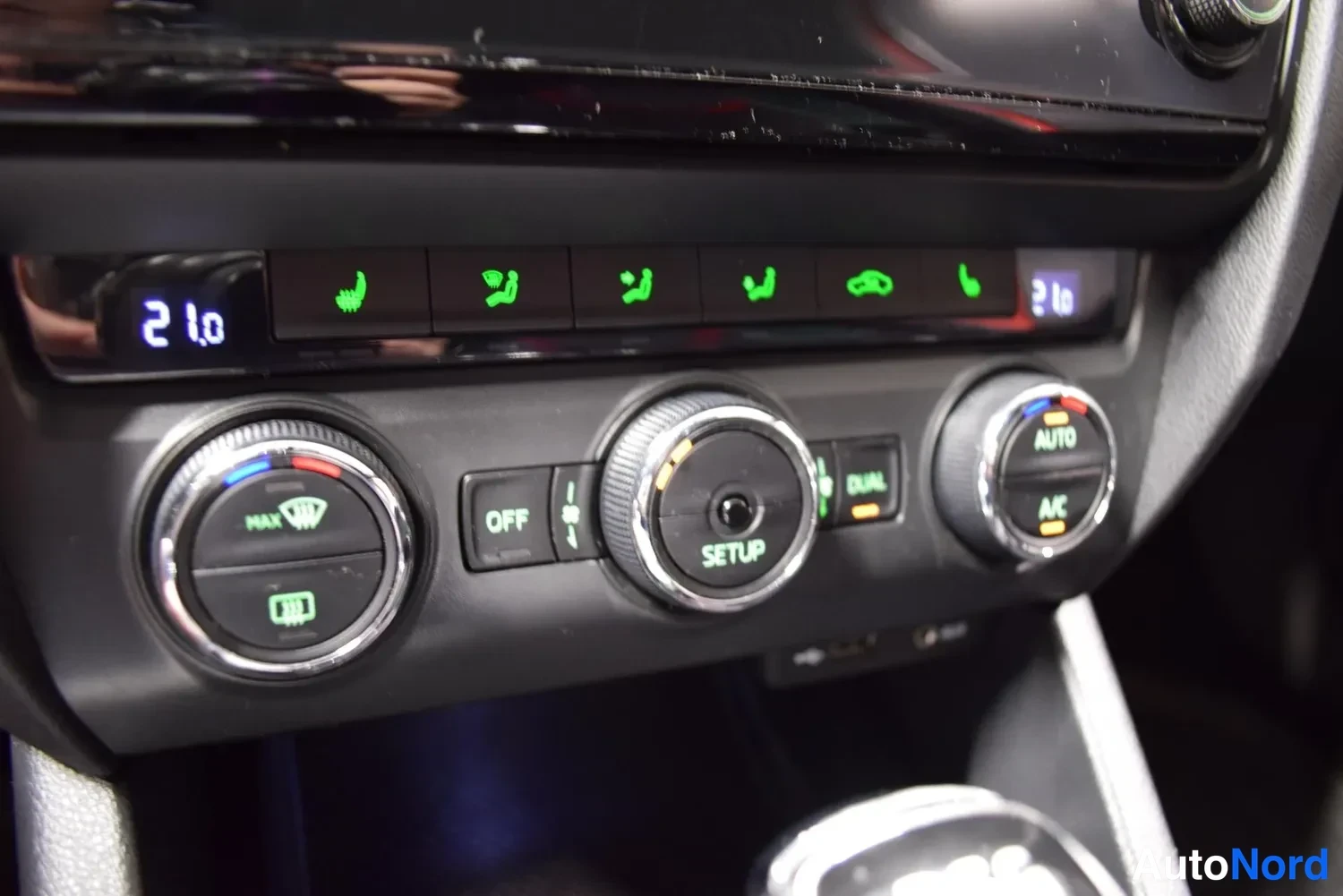 Punainen Skoda Octavia 2015, ulkokuva 22 – Raisio