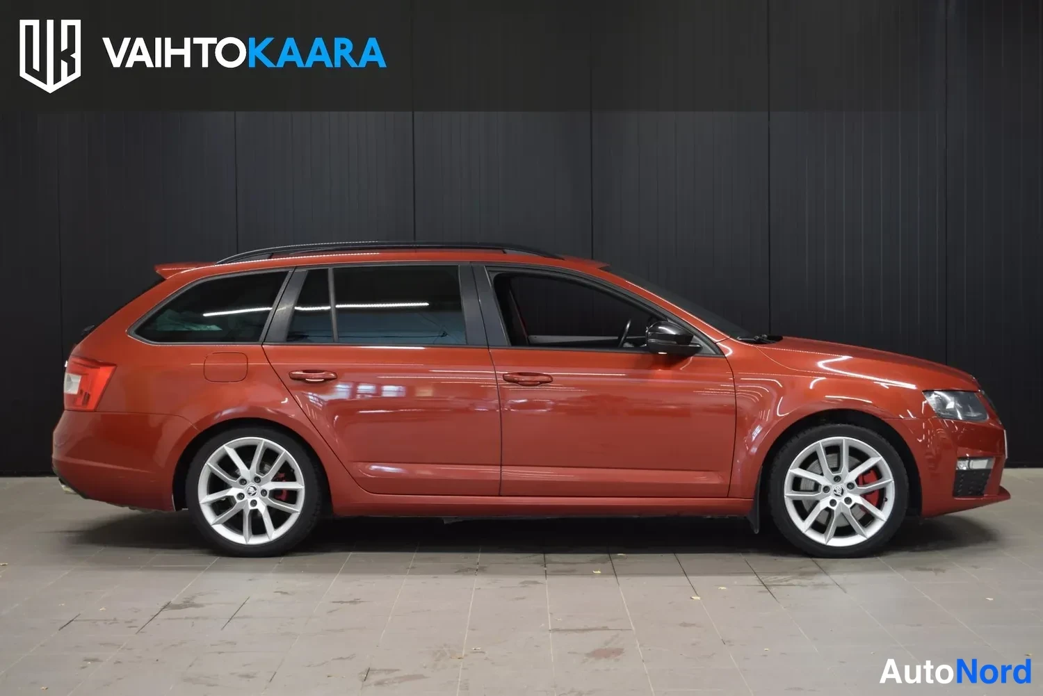 Punainen Skoda Octavia 2015, ulkokuva 5 – Raisio