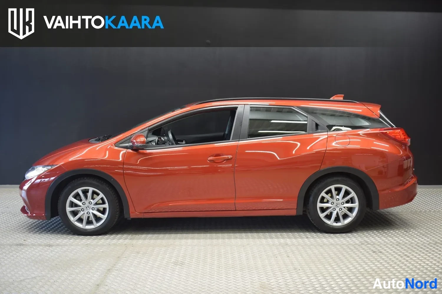 Punainen Honda Civic Tourer 2015, ulkokuva 2 – Raisio