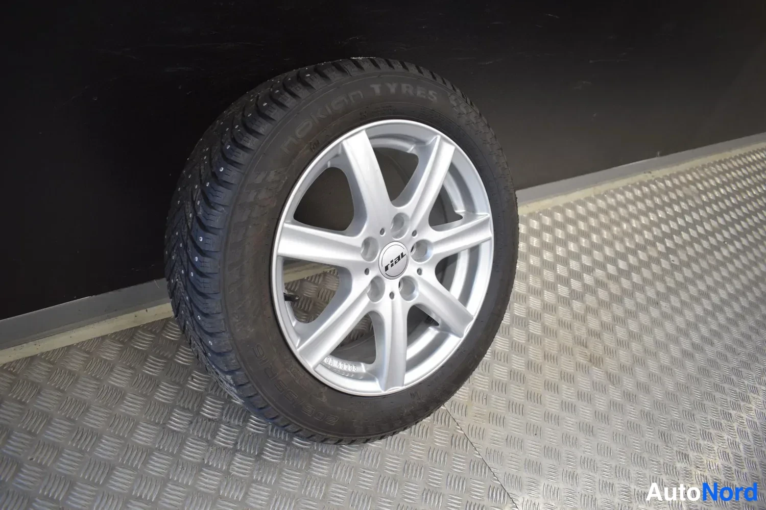 Punainen Honda Civic Tourer 2015, ulkokuva 20 – Raisio