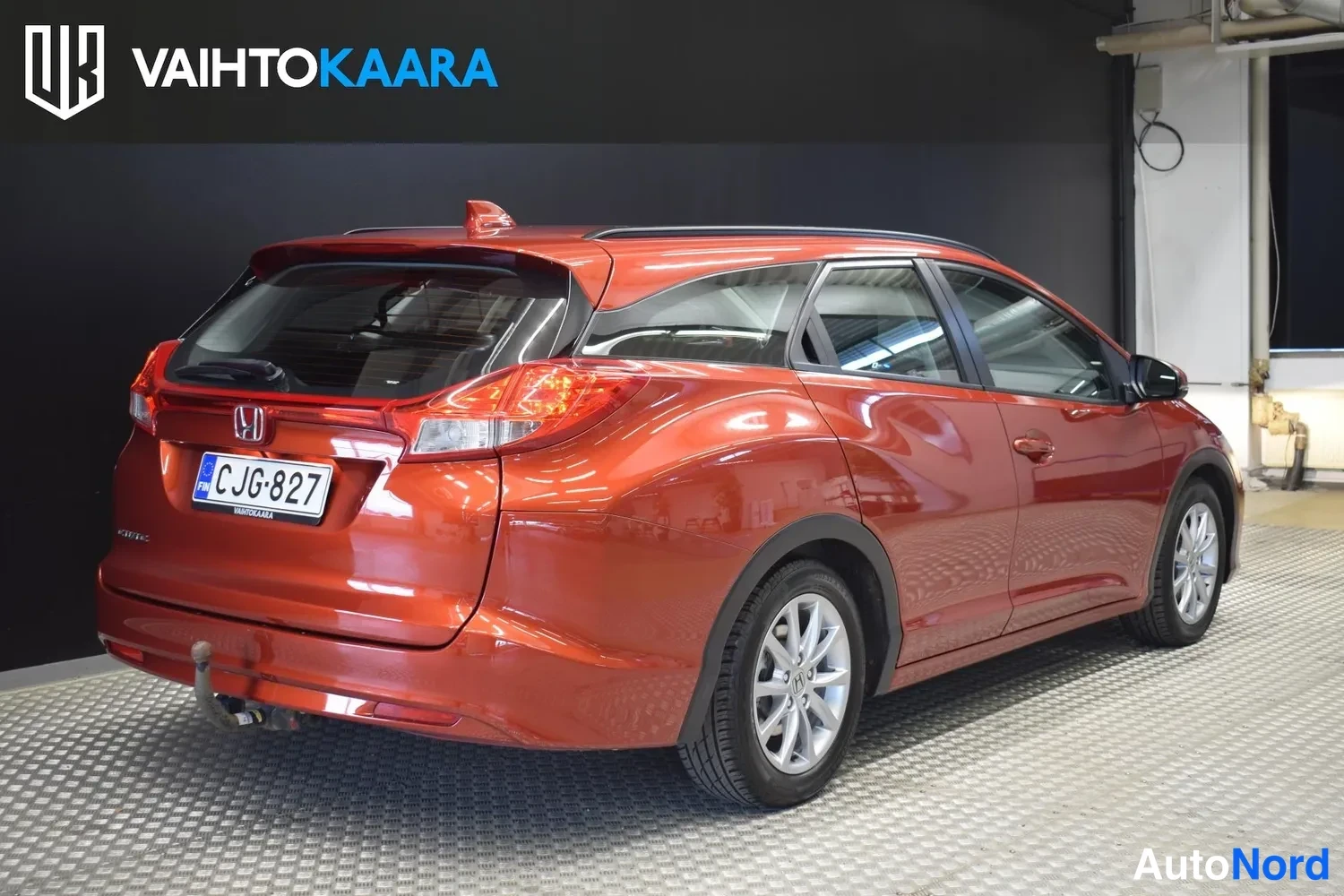Punainen Honda Civic Tourer 2015, ulkokuva 4 – Raisio