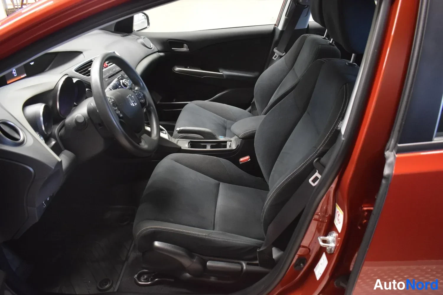 Punainen Honda Civic Tourer 2015, ulkokuva 7 – Raisio