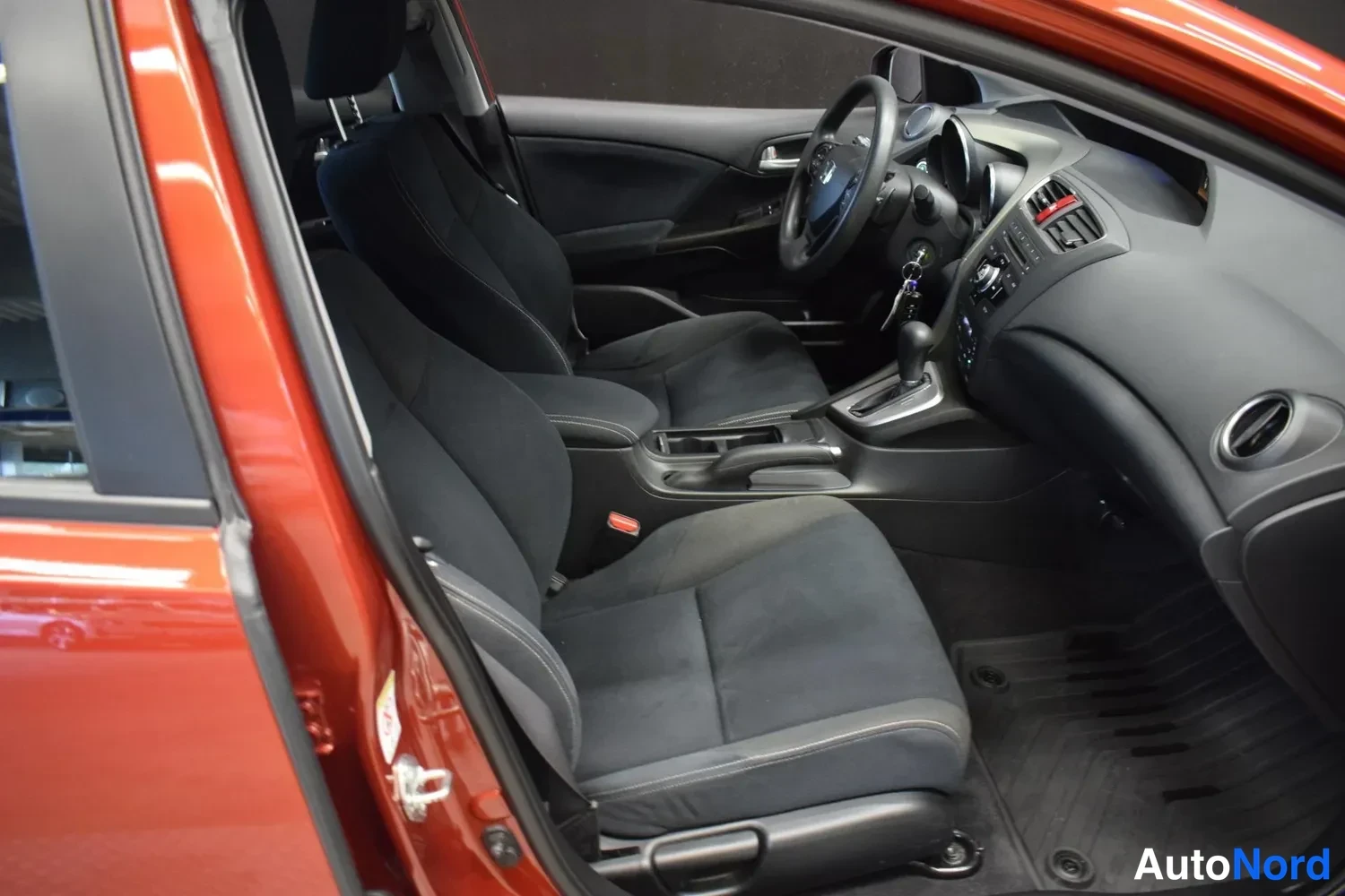 Punainen Honda Civic Tourer 2015, ulkokuva 10 – Raisio
