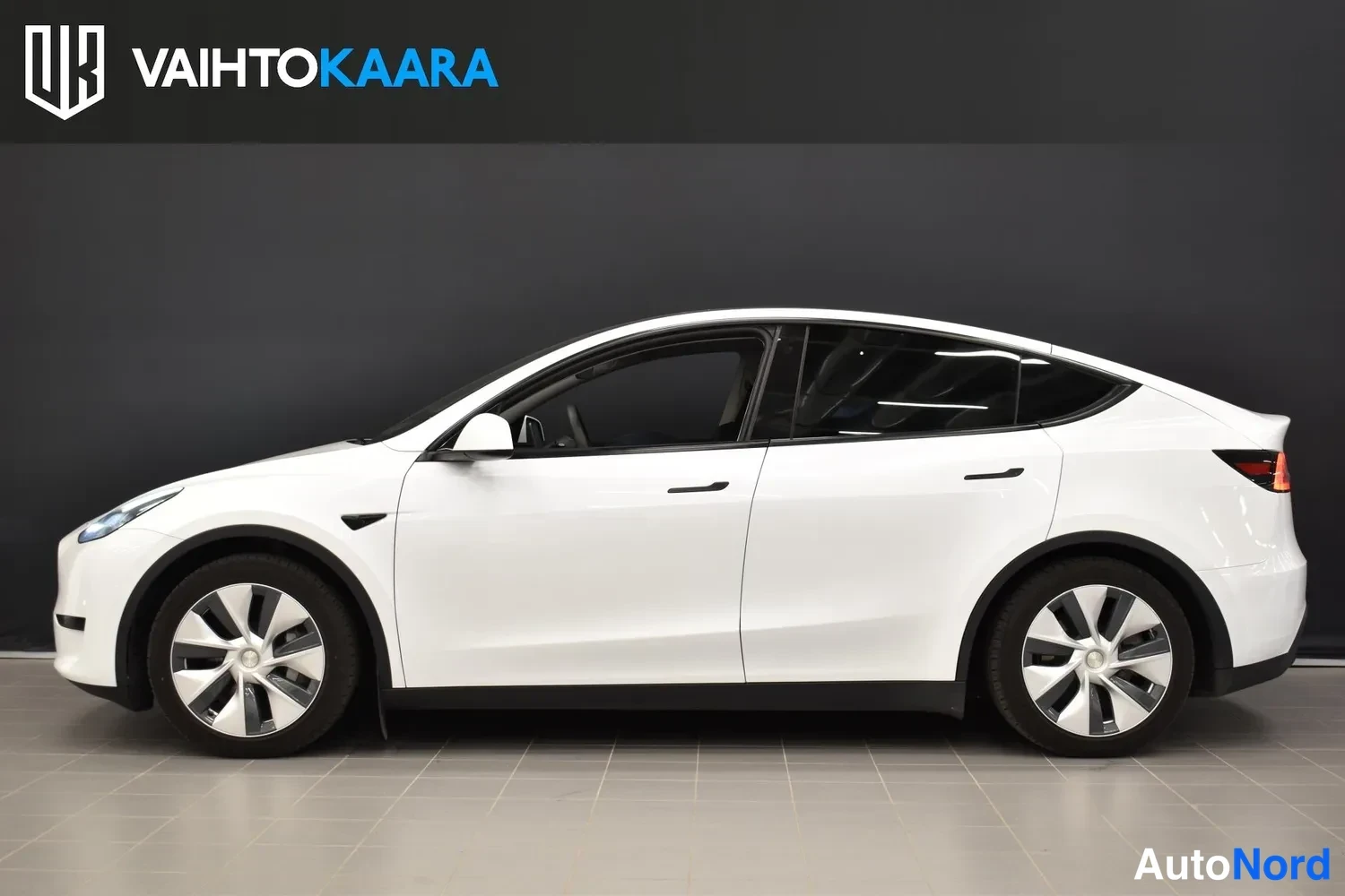 Valkoinen Tesla Model Y 2023, ulkokuva 2 – Raisio