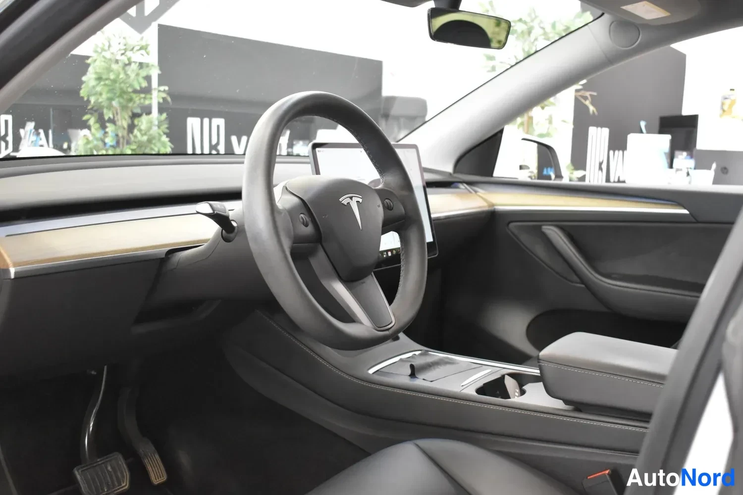 Valkoinen Tesla Model Y 2023, ulkokuva 5 – Raisio