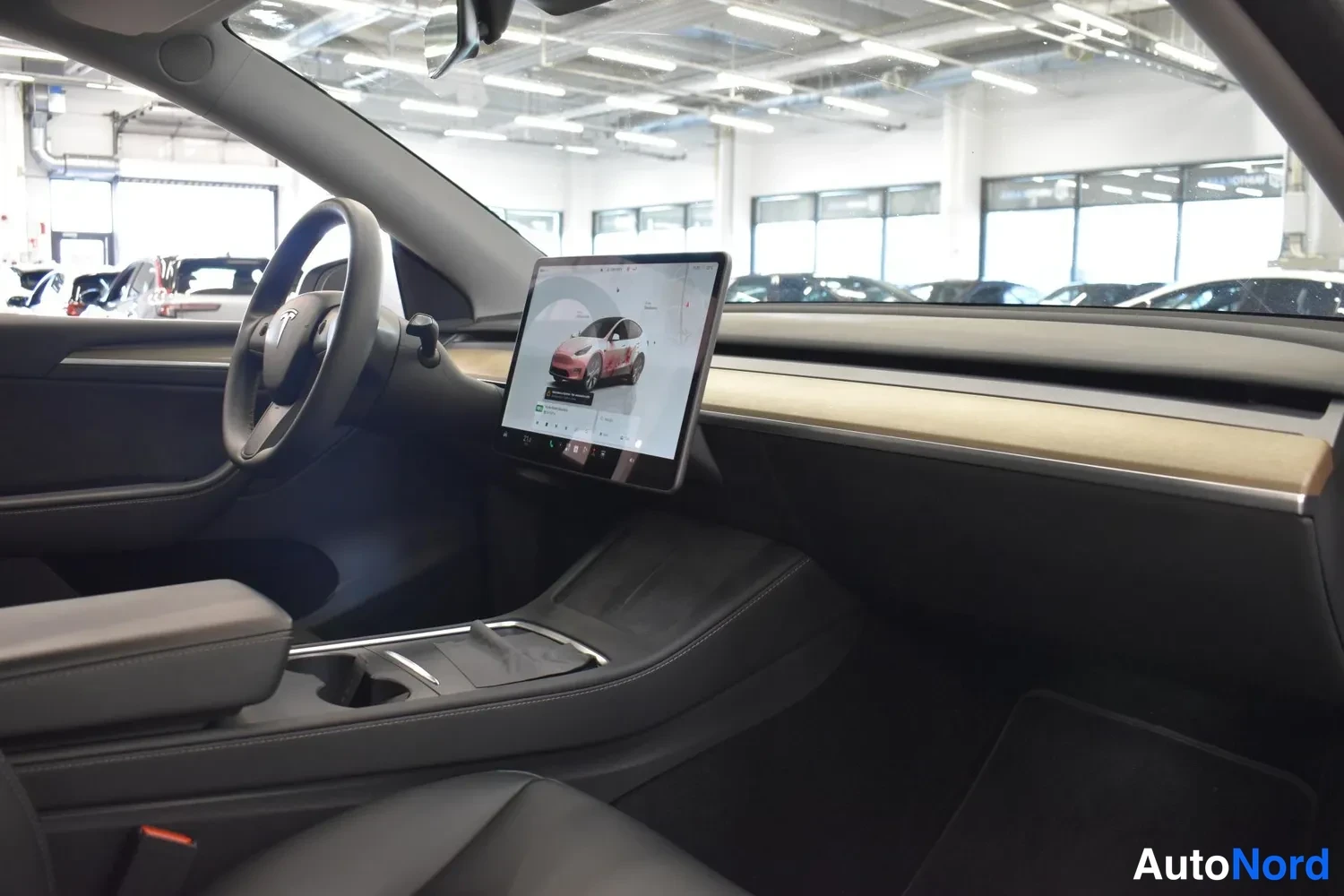 Valkoinen Tesla Model Y 2023, ulkokuva 7 – Raisio
