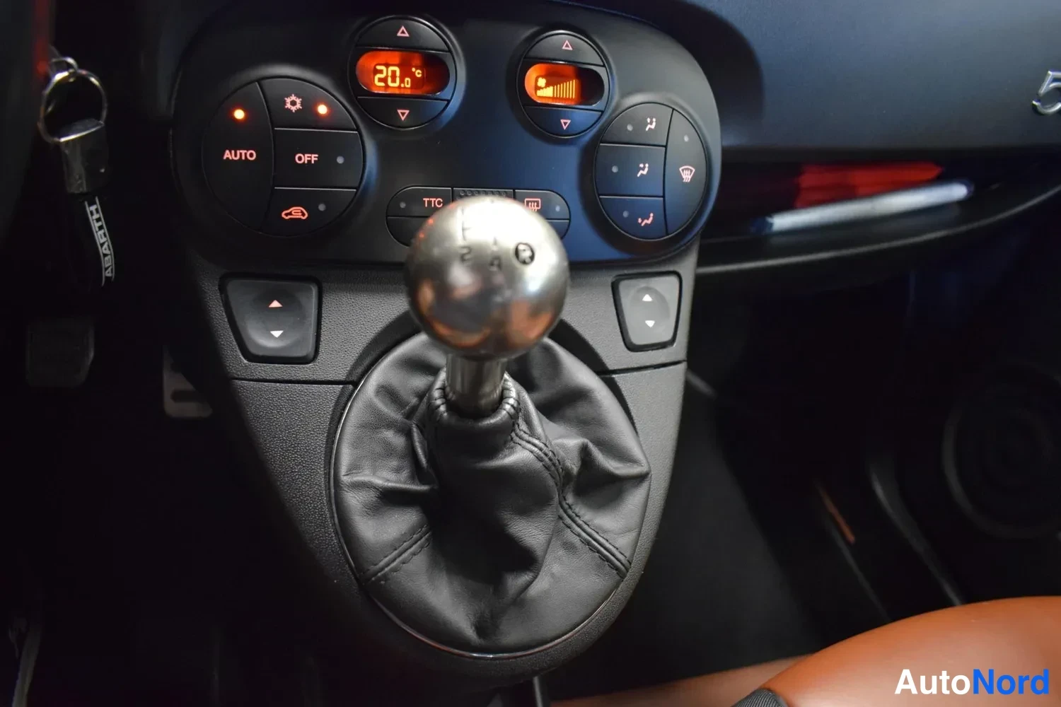 Musta Fiat 500 2015, ulkokuva 12 – Raisio