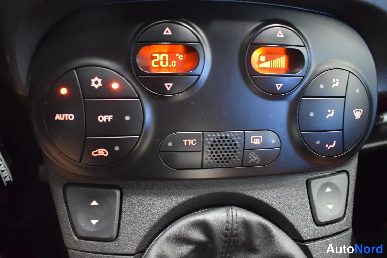 Musta Fiat 500 2015, ulkokuva 13 – Raisio