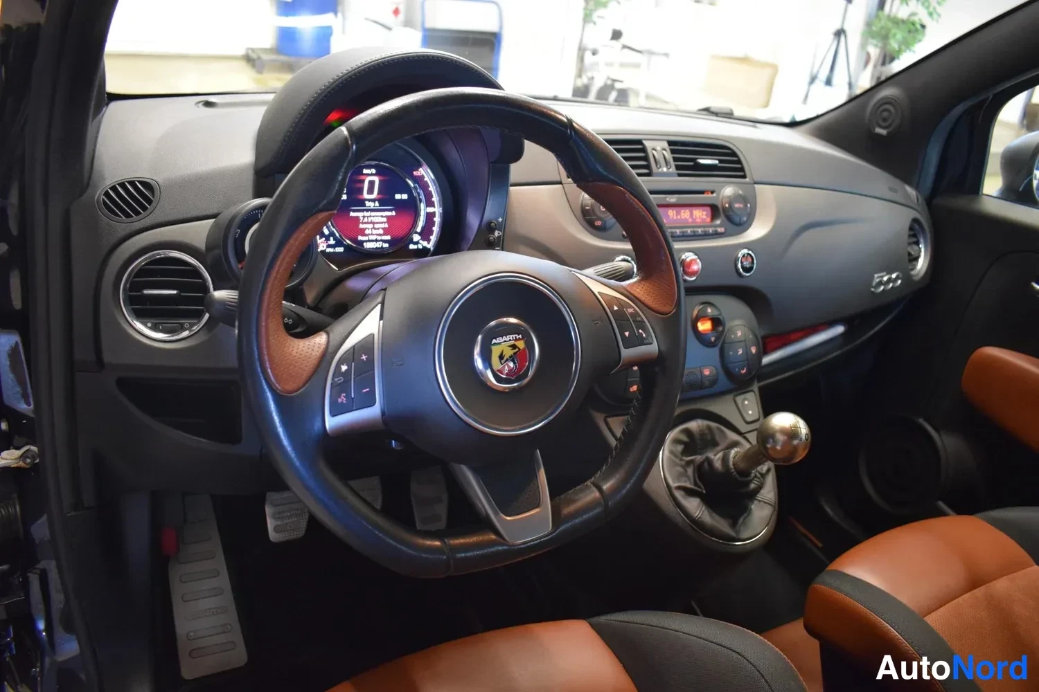 Musta Fiat 500 2015, ulkokuva 8 – Raisio
