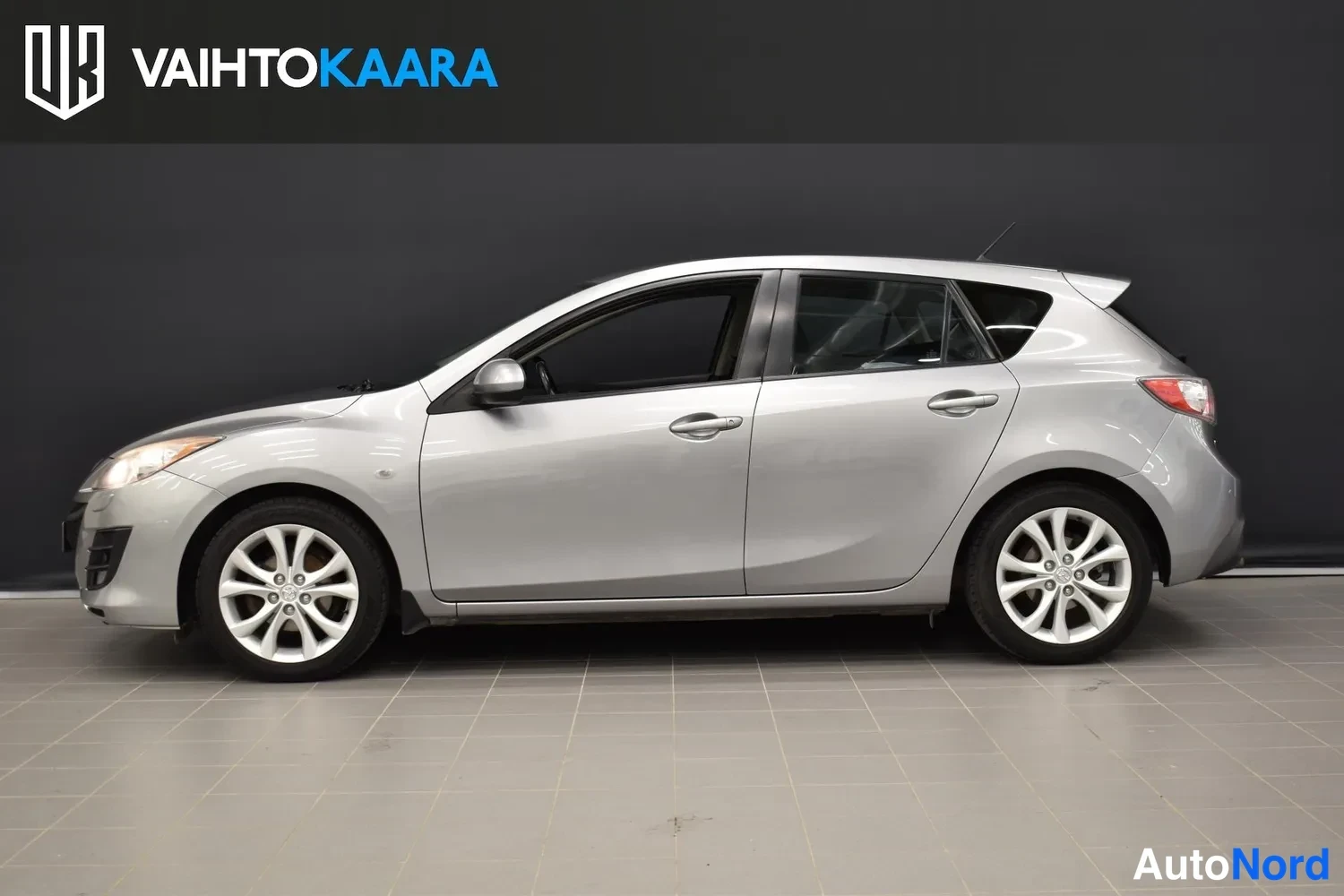 Harmaa Mazda 3 2010, ulkokuva 2 – Raisio
