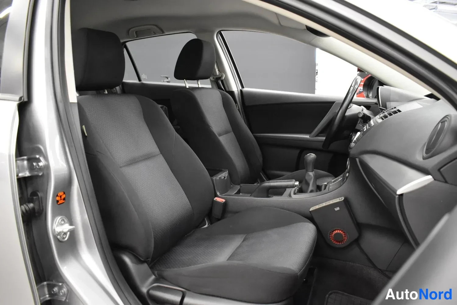 Harmaa Mazda 3 2010, ulkokuva 12 – Raisio