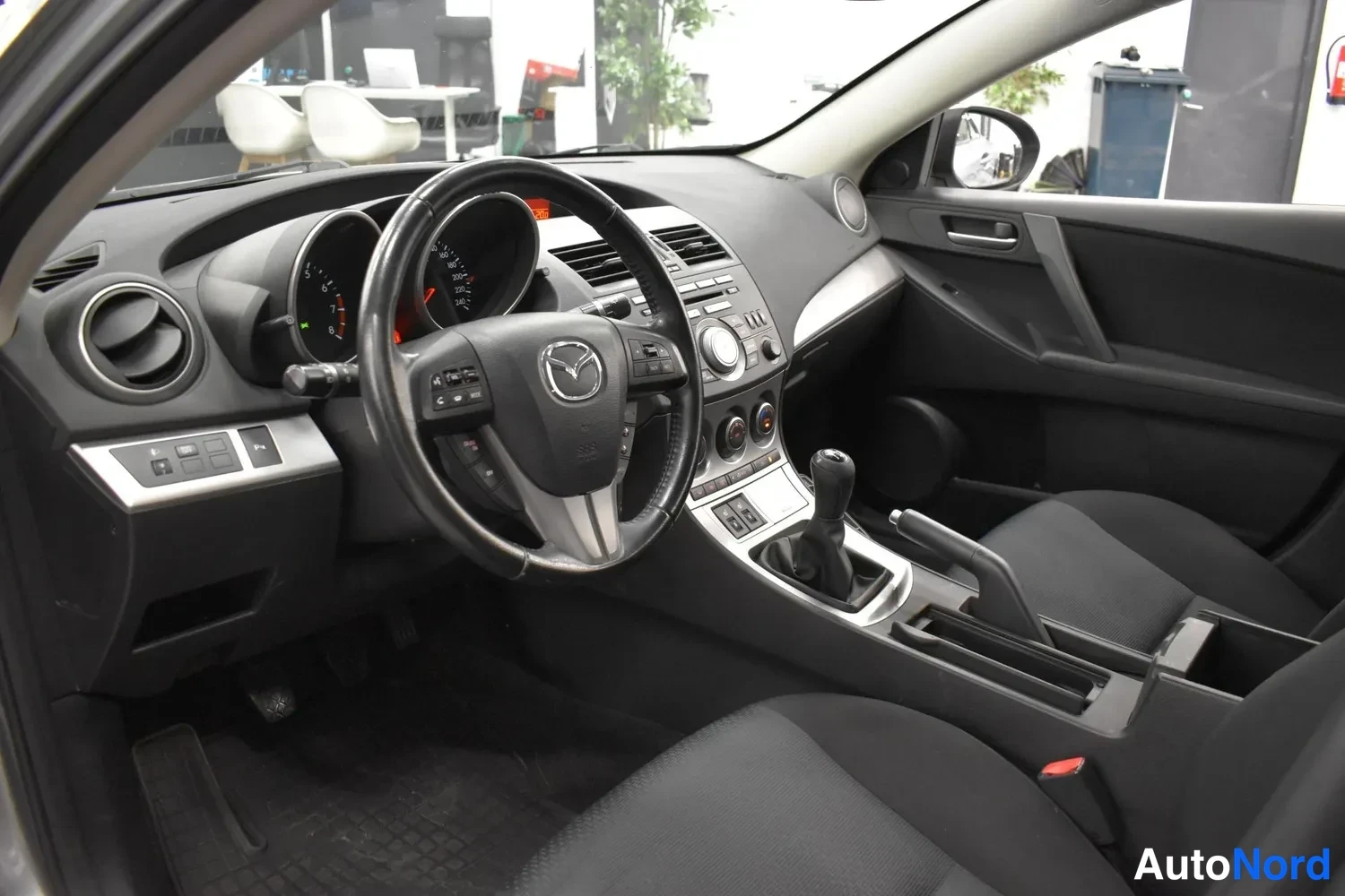 Harmaa Mazda 3 2010, ulkokuva 9 – Raisio