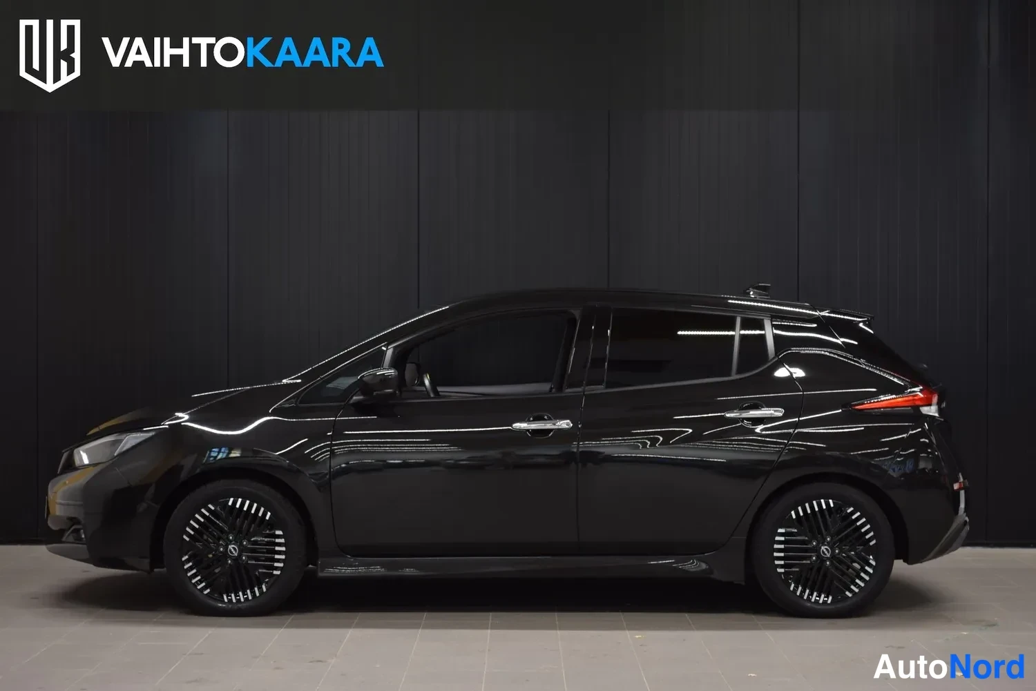 Musta Nissan Leaf 2023, ulkokuva 2 – Raisio