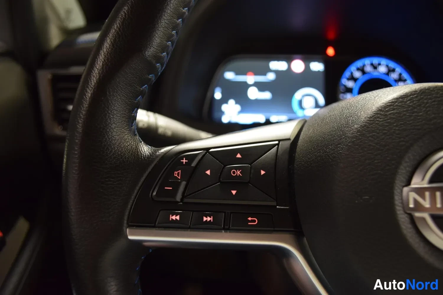 Musta Nissan Leaf 2023, ulkokuva 15 – Raisio