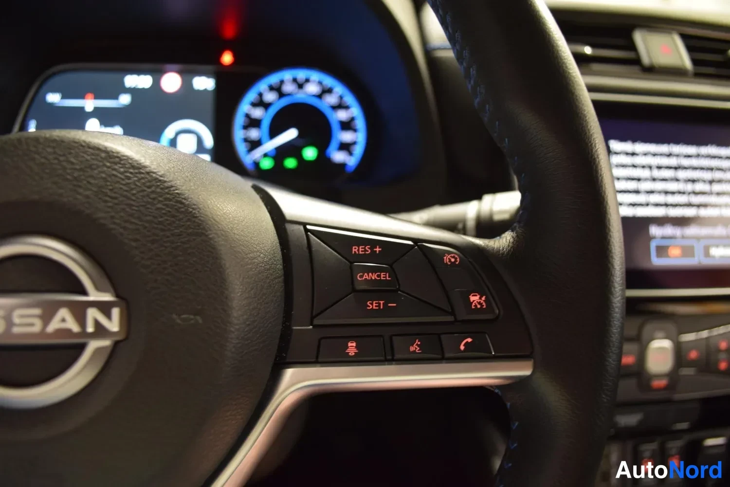 Musta Nissan Leaf 2023, ulkokuva 16 – Raisio