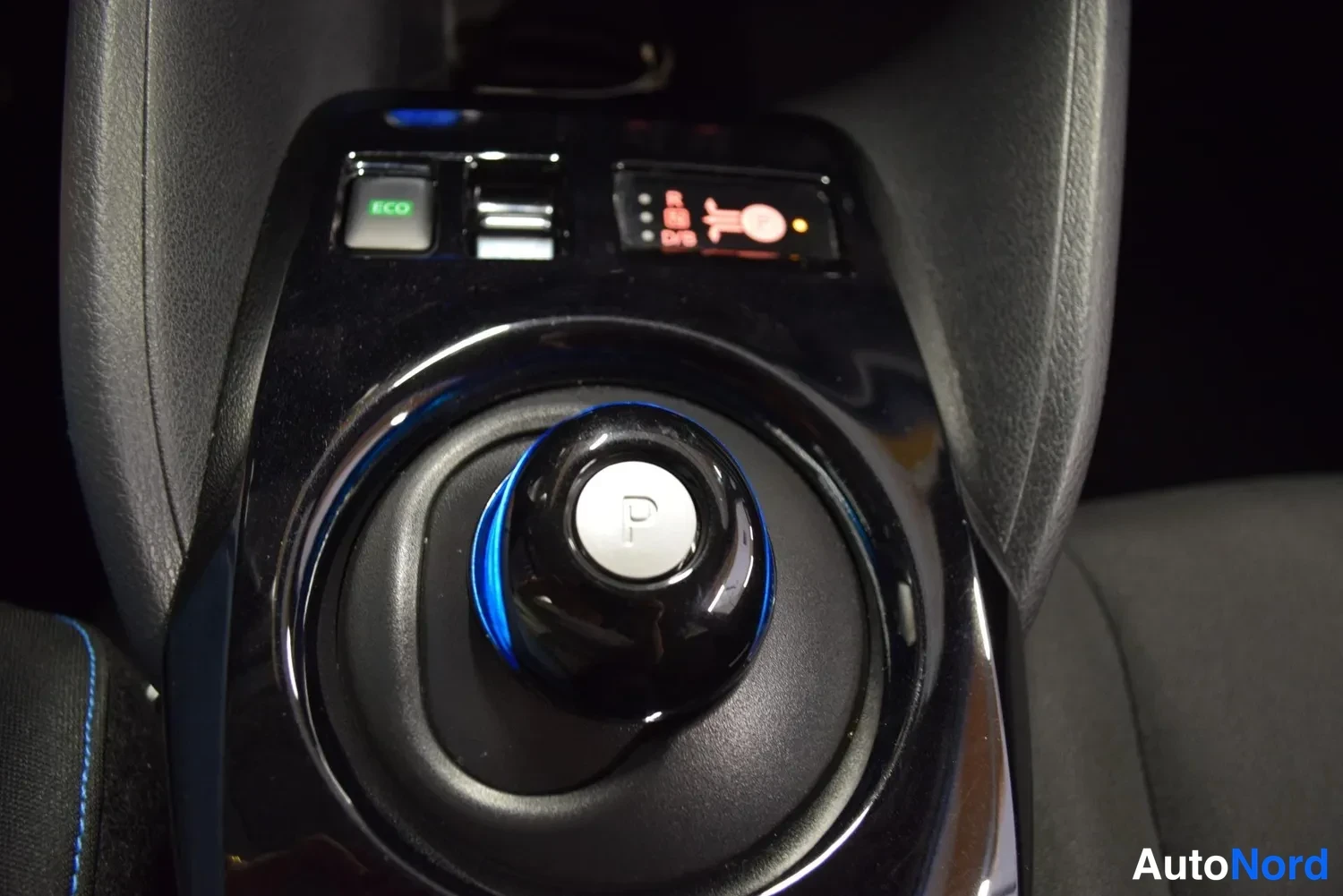 Musta Nissan Leaf 2023, ulkokuva 23 – Raisio