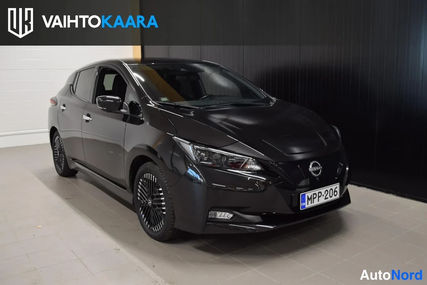 Musta Nissan Leaf 2023, ulkokuva 6 – Raisio