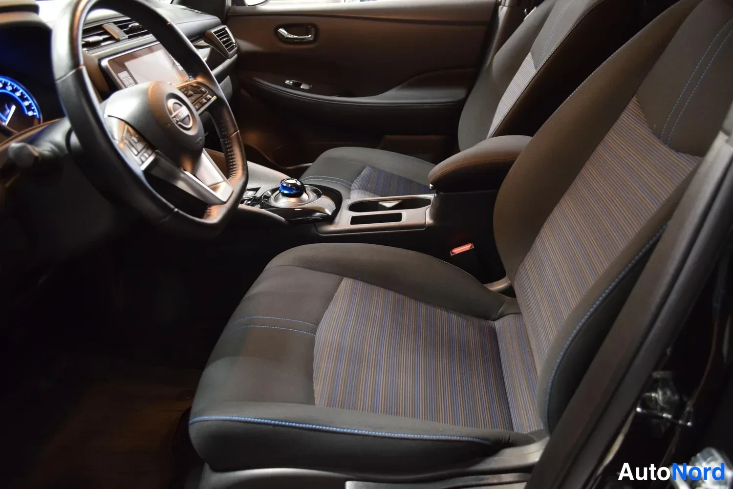 Musta Nissan Leaf 2023, ulkokuva 7 – Raisio