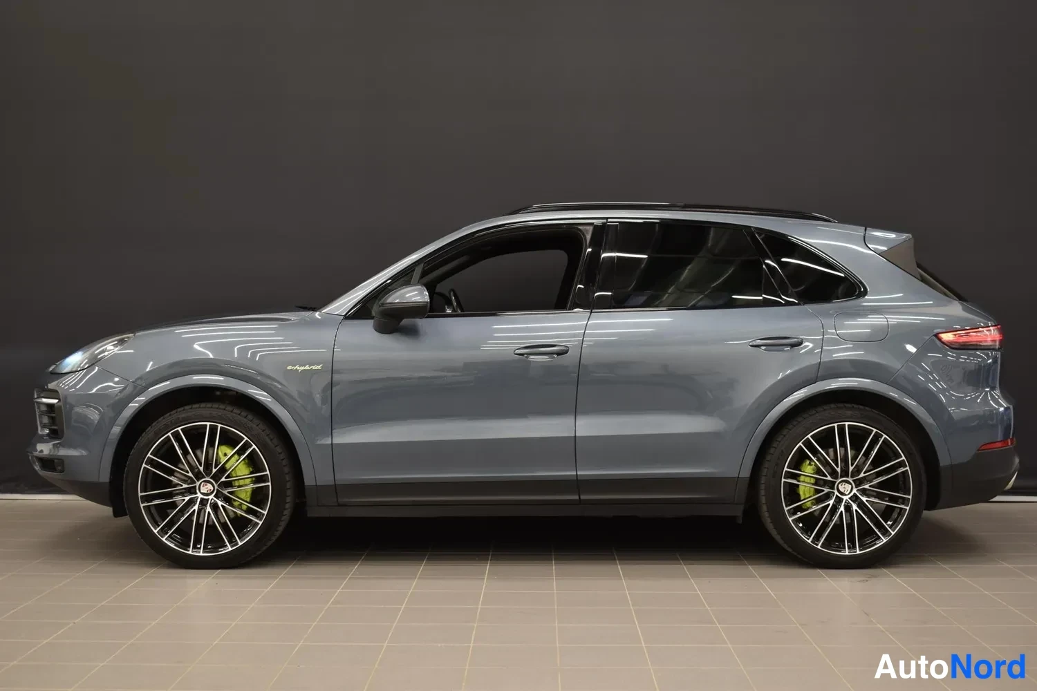 Sininen Porsche Cayenne 2019, ulkokuva 2 – Raisio