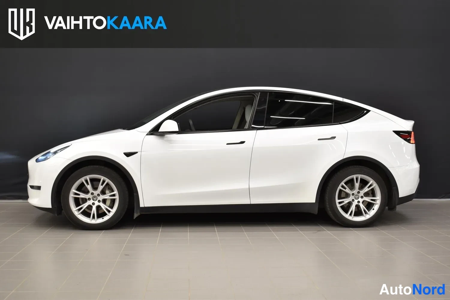 Valkoinen Tesla Model Y 2023, ulkokuva 2 – Raisio