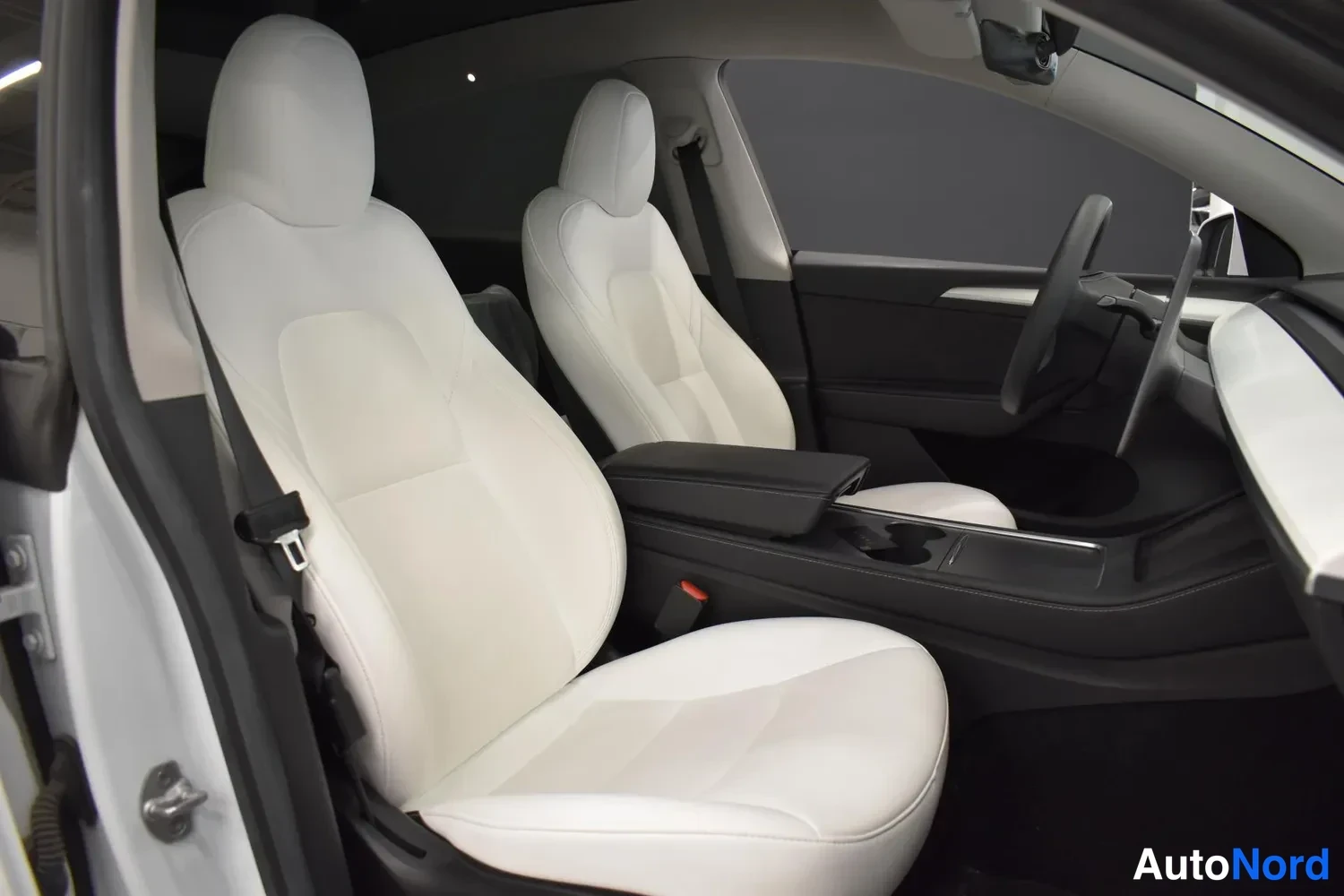 Valkoinen Tesla Model Y 2023, ulkokuva 7 – Raisio