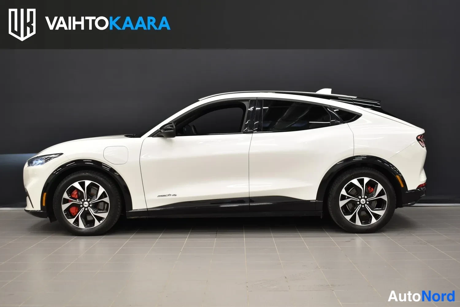 Valkoinen Ford Mustang Mach-E 2023, ulkokuva 2 – Raisio