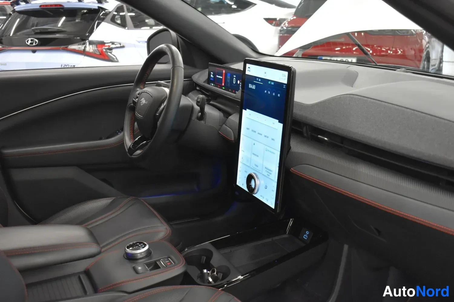 Valkoinen Ford Mustang Mach-E 2023, ulkokuva 11 – Raisio