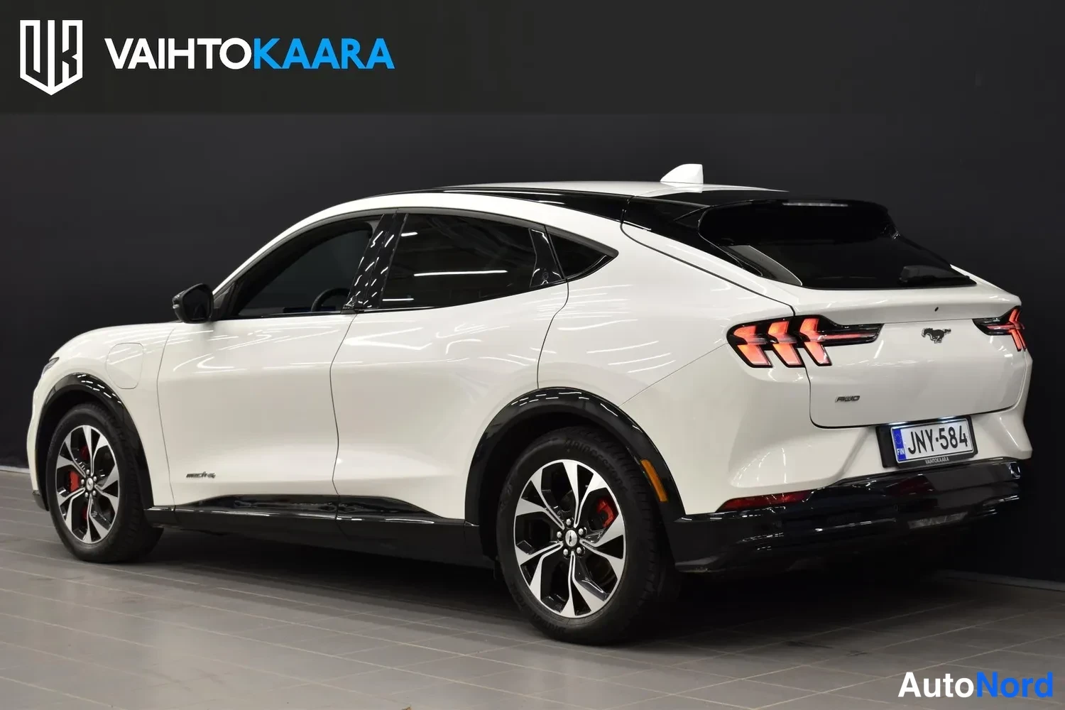 Valkoinen Ford Mustang Mach-E 2023, ulkokuva 3 – Raisio
