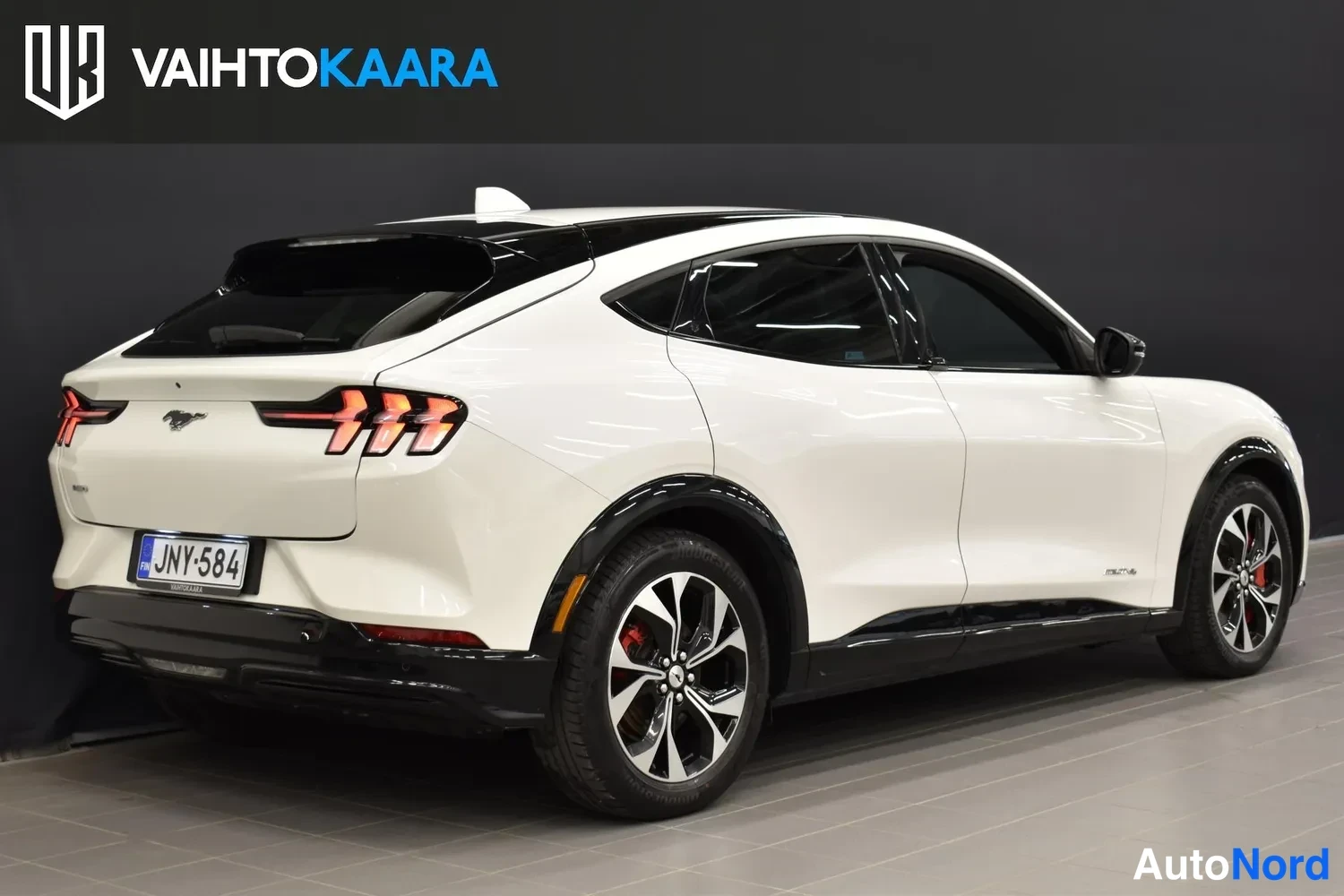 Valkoinen Ford Mustang Mach-E 2023, ulkokuva 4 – Raisio