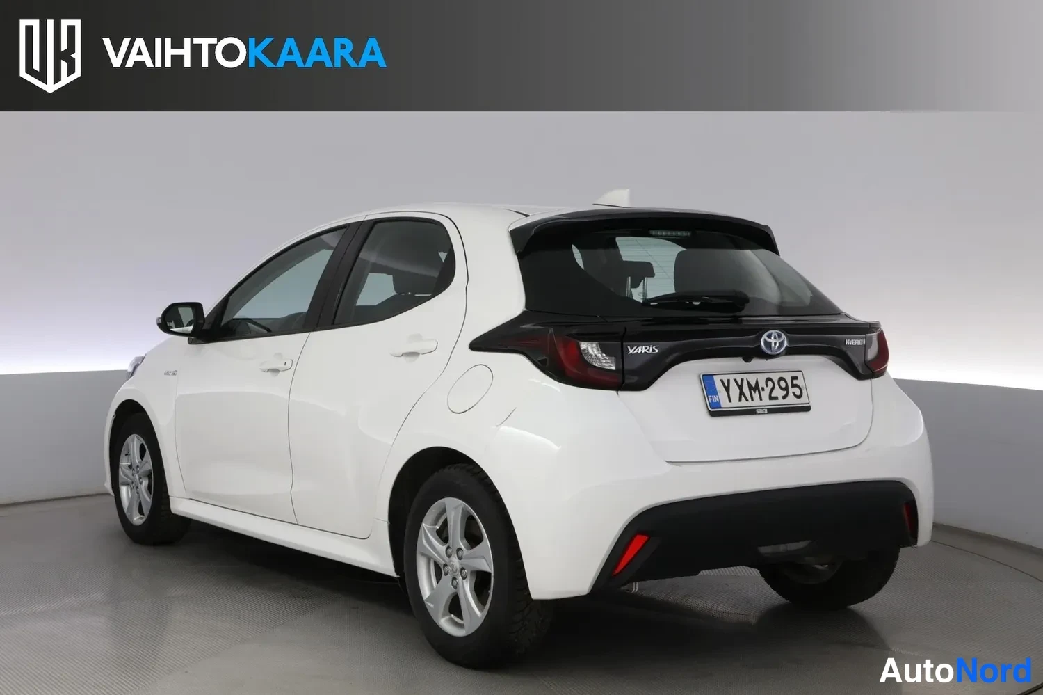 Valkoinen Toyota Yaris 2021, ulkokuva 3 – Raisio