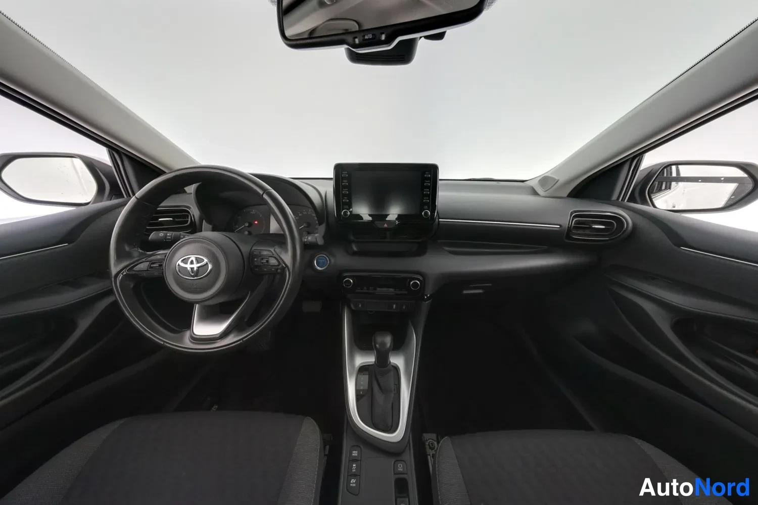 Valkoinen Toyota Yaris 2021, ulkokuva 6 – Raisio