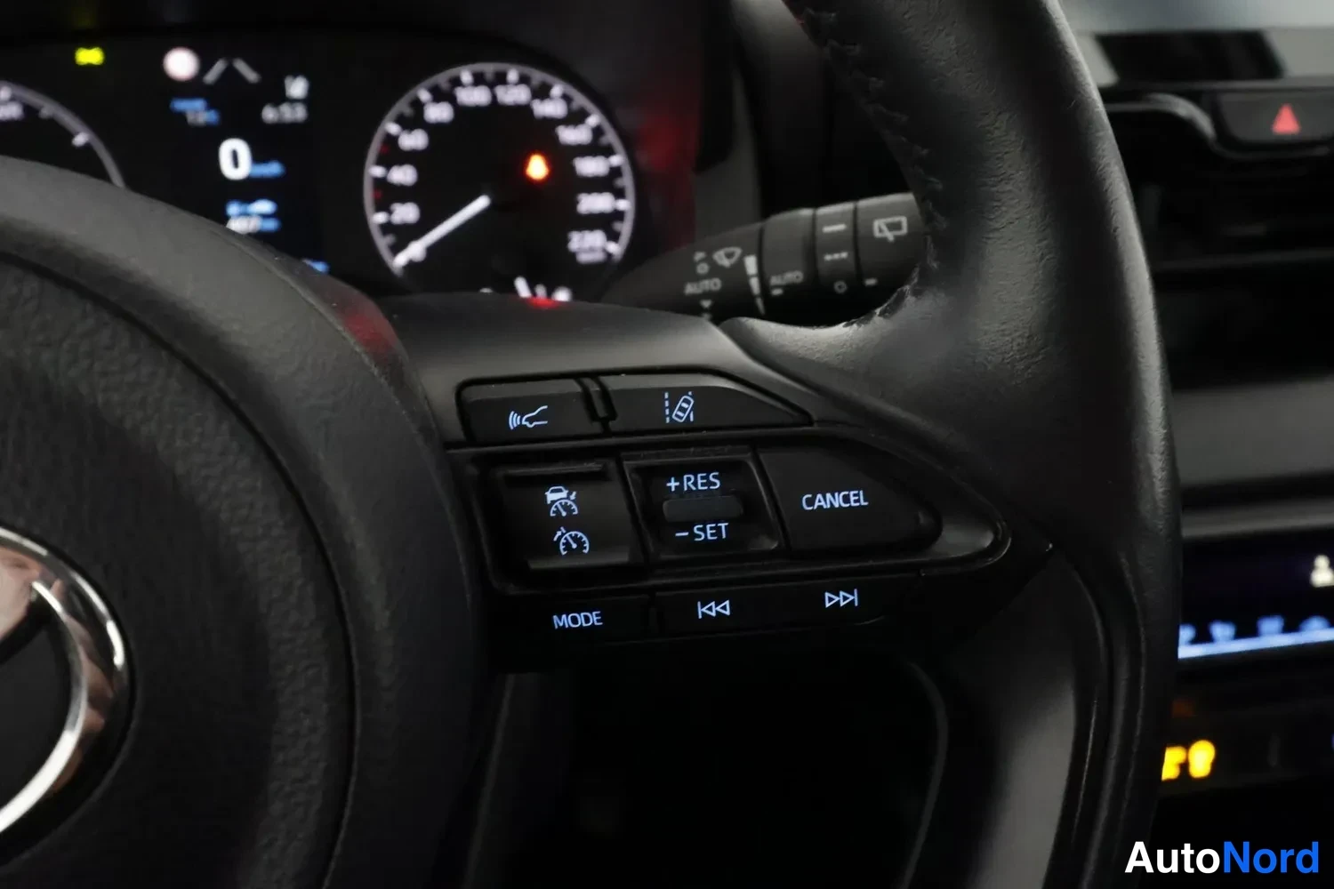 Valkoinen Toyota Yaris 2021, ulkokuva 10 – Raisio