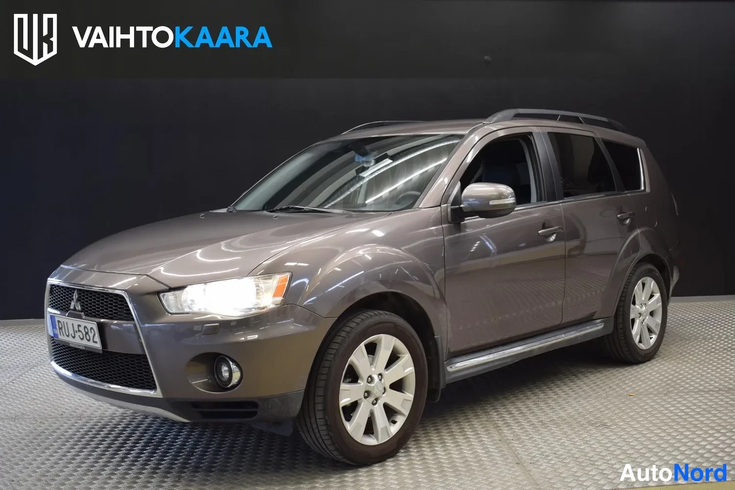 Mitsubishi Outlander 2,4 MIVEC Intense CVT Business 2011