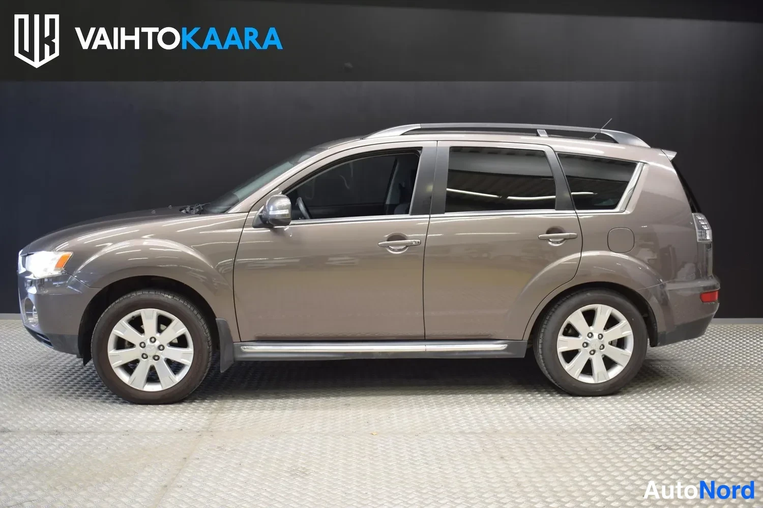 Ruskea Mitsubishi Outlander 2011, sivulta, kuva 8