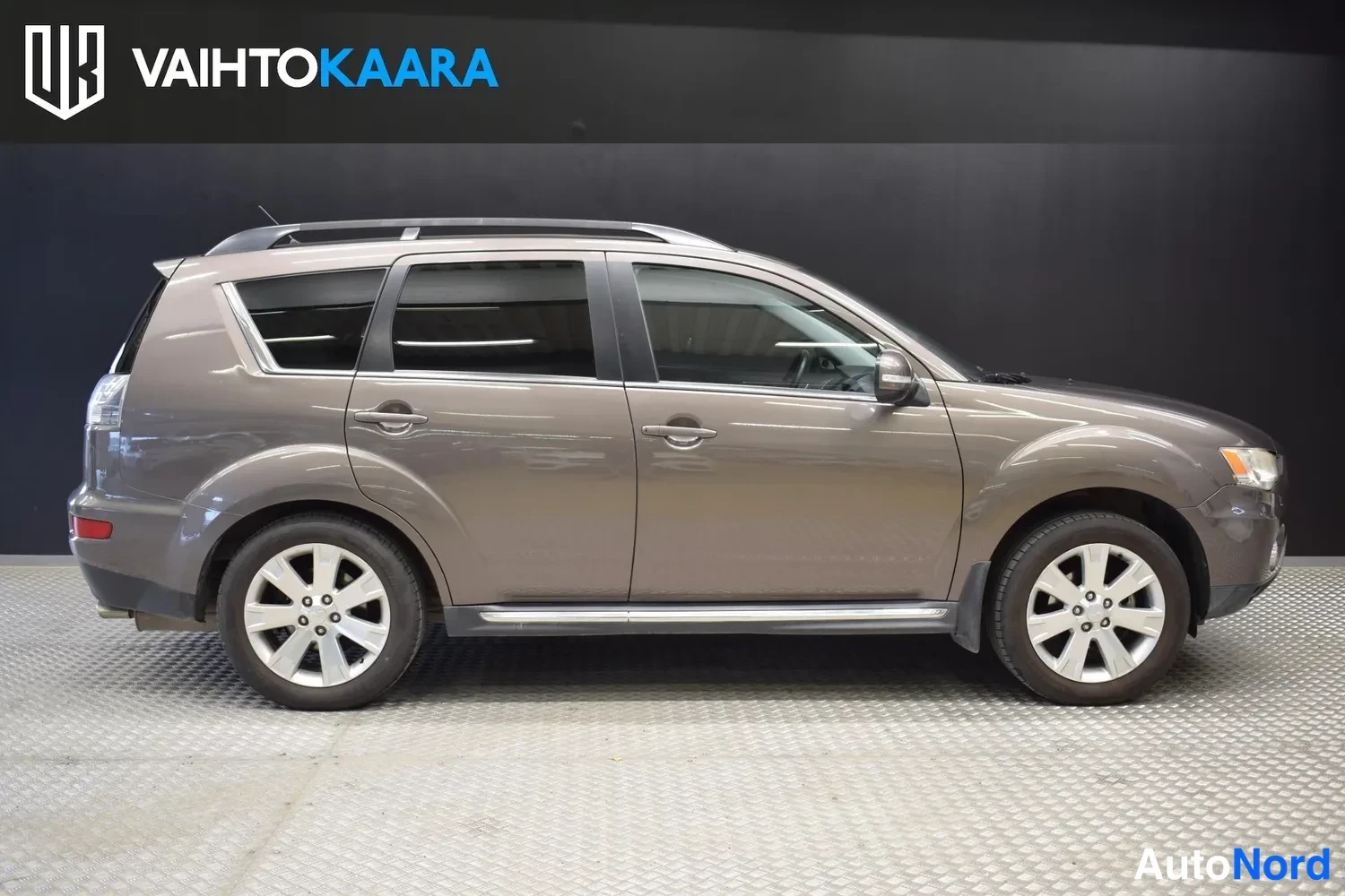 Ruskea Mitsubishi Outlander 2011, sivulta, kuva 7