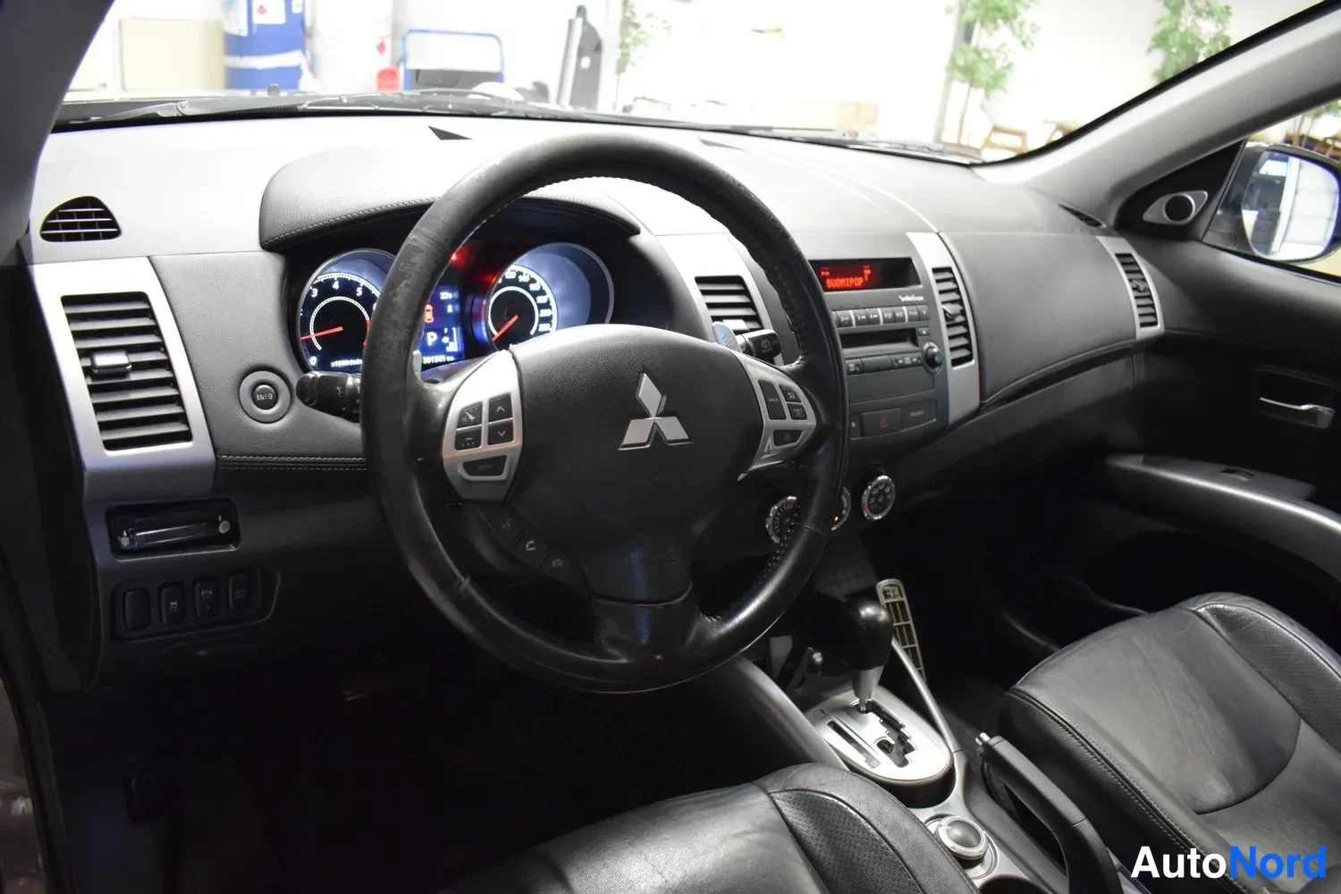 Ruskea Mitsubishi Outlander 2011, sivulta, kuva 10