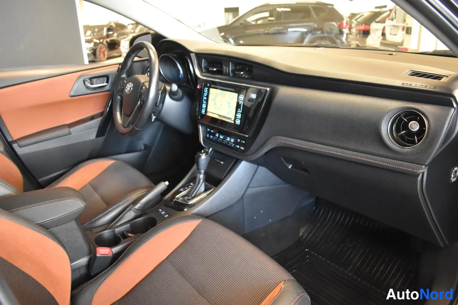 Harmaa Toyota Auris 2016, ulkokuva 11 – Raisio