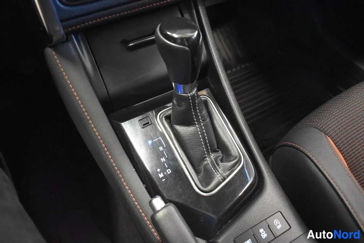 Harmaa Toyota Auris 2016, ulkokuva 16 – Raisio