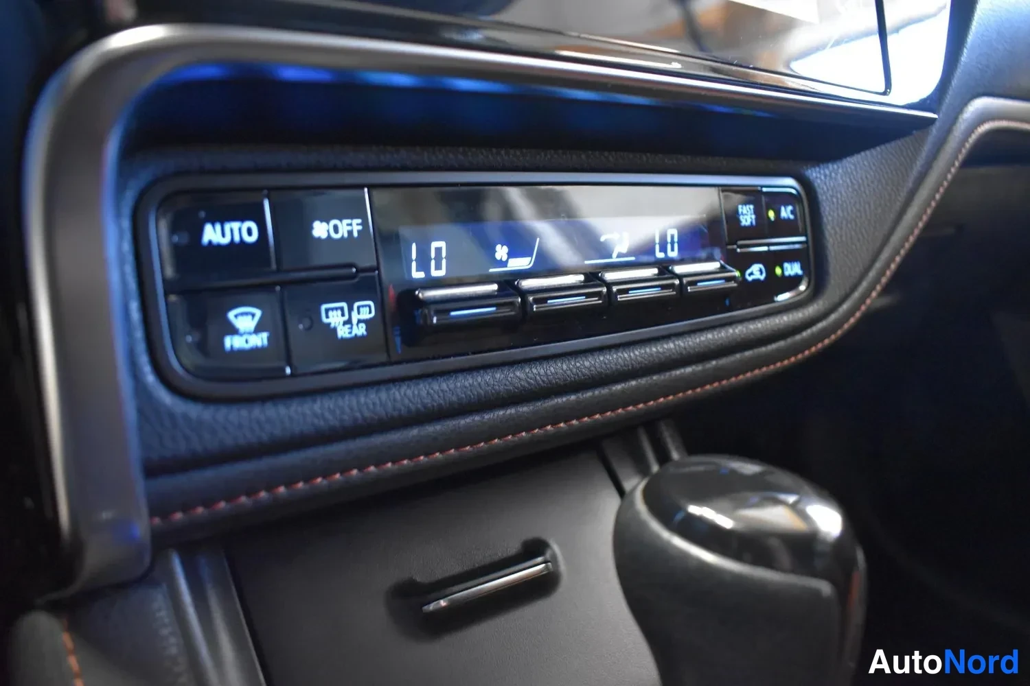 Harmaa Toyota Auris 2016, ulkokuva 18 – Raisio