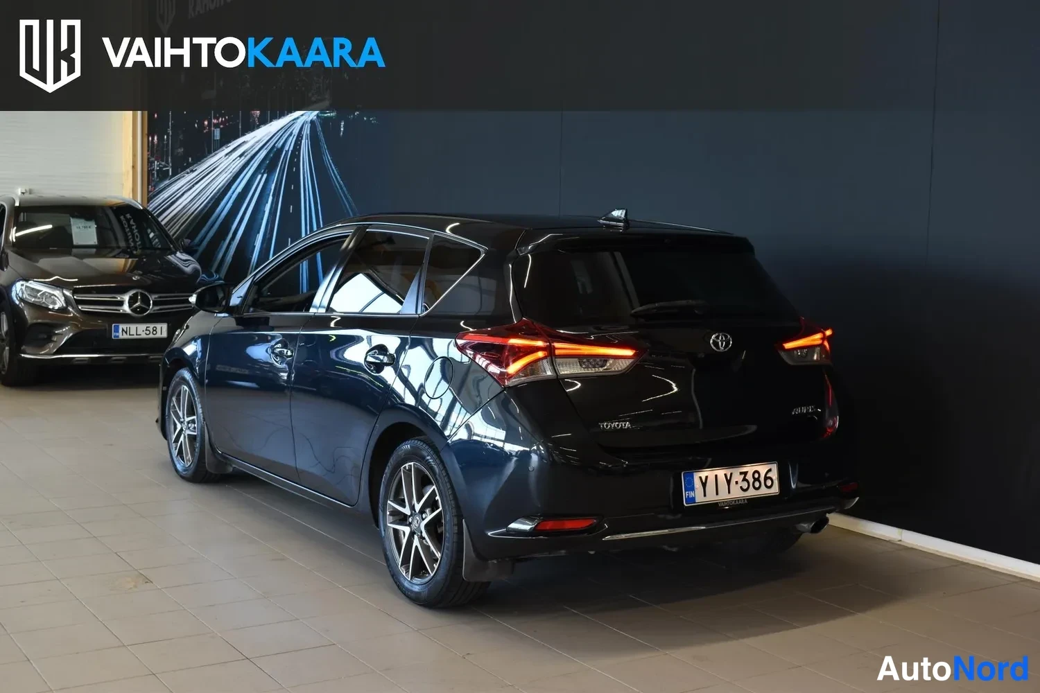 Harmaa Toyota Auris 2016, ulkokuva 3 – Raisio