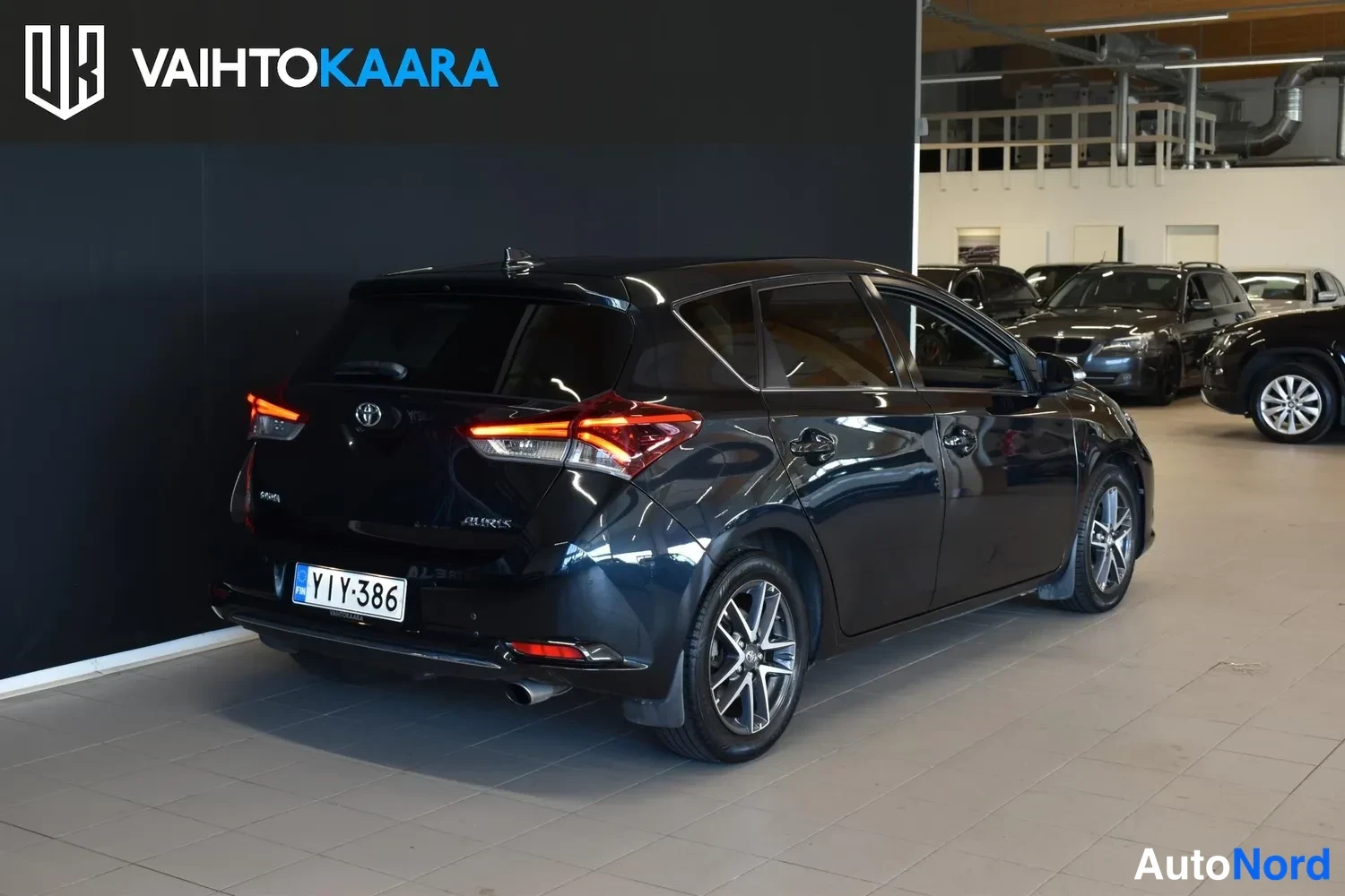 Harmaa Toyota Auris 2016, ulkokuva 4 – Raisio