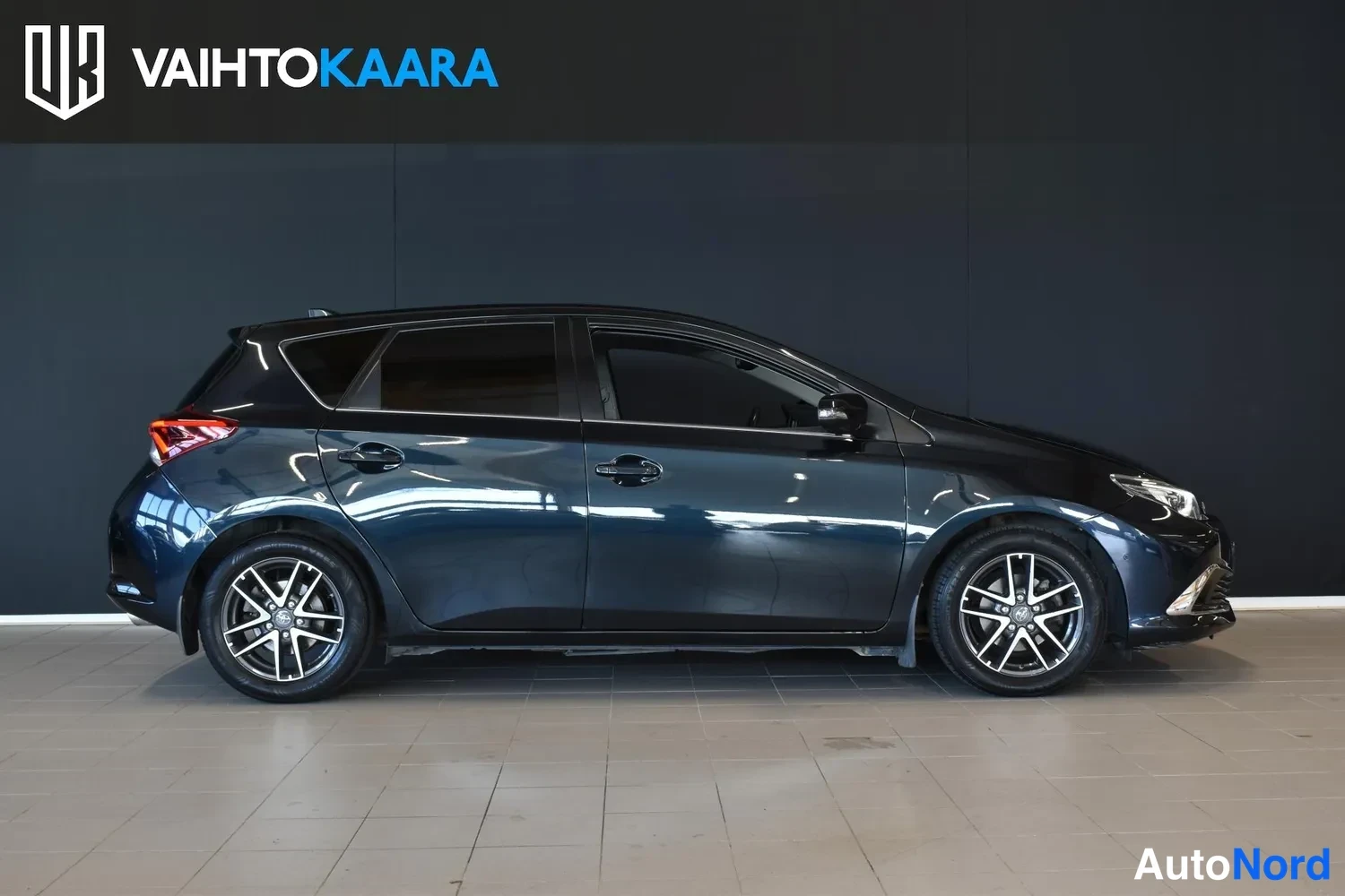 Harmaa Toyota Auris 2016, ulkokuva 5 – Raisio