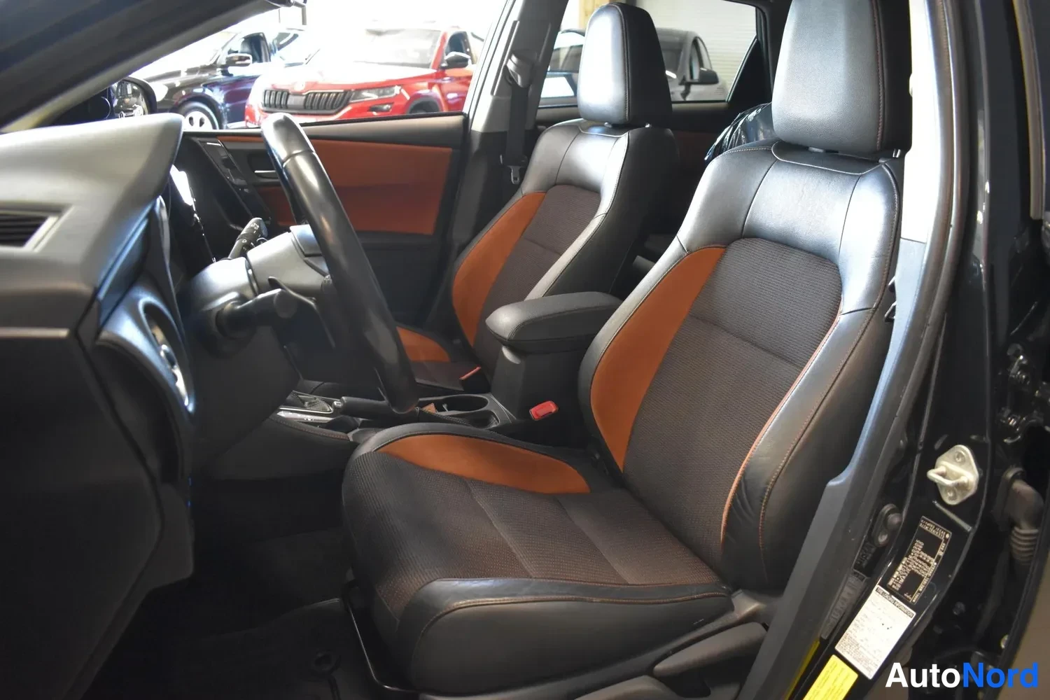 Harmaa Toyota Auris 2016, ulkokuva 7 – Raisio