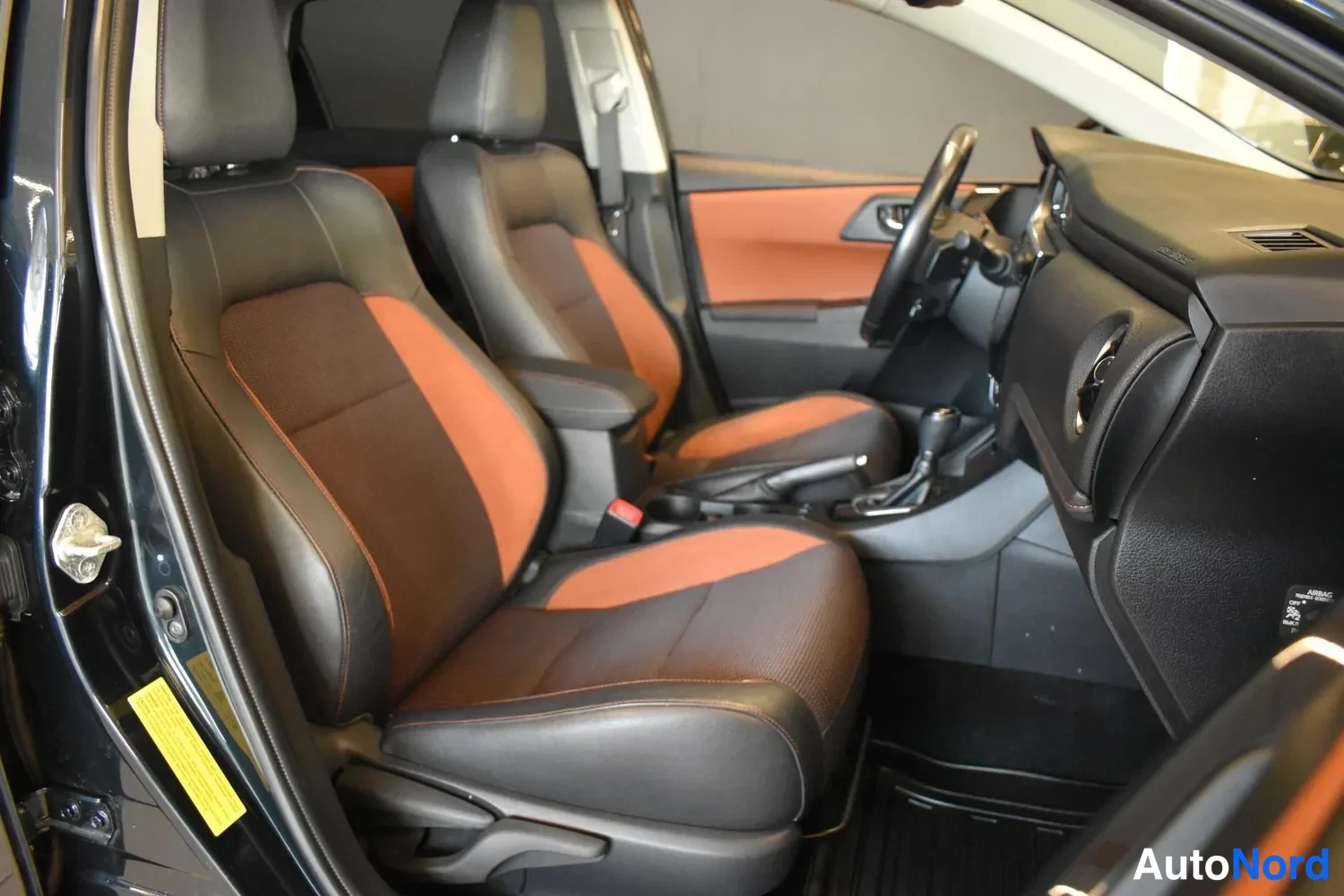 Harmaa Toyota Auris 2016, ulkokuva 10 – Raisio