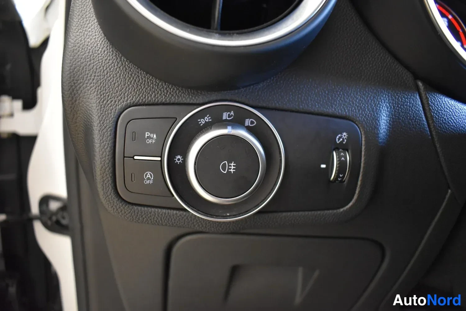 Valkoinen Alfa Romeo Stelvio 2017, ulkokuva 15 – Raisio