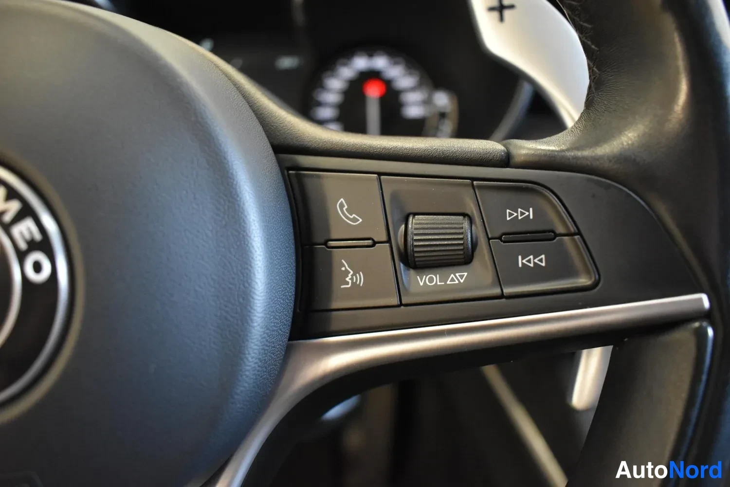 Valkoinen Alfa Romeo Stelvio 2017, ulkokuva 17 – Raisio