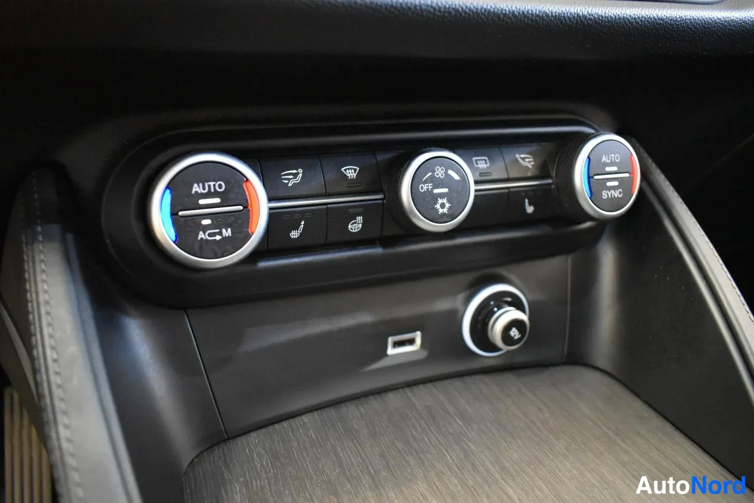 Valkoinen Alfa Romeo Stelvio 2017, ulkokuva 20 – Raisio